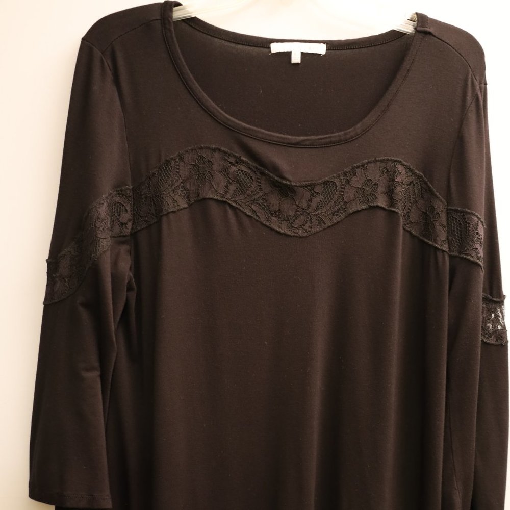 Linda Matthews lovey in Lace Top.